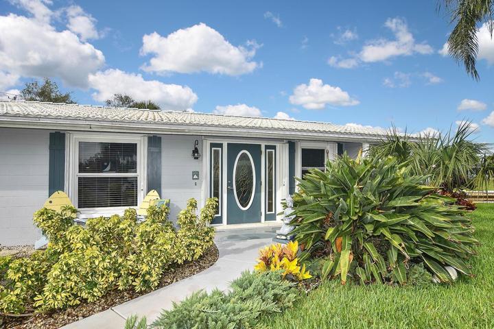 Walkway to front entry