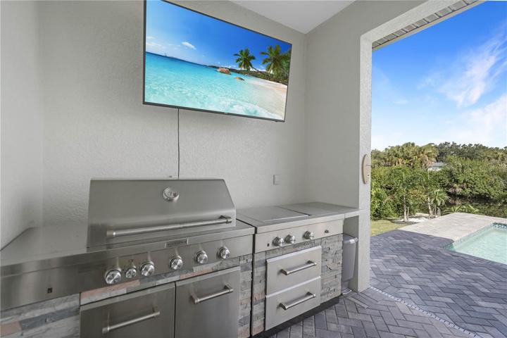 Outdoor Kitchen w/ Propane Line