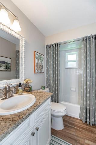 granite counters/tile & tub combo