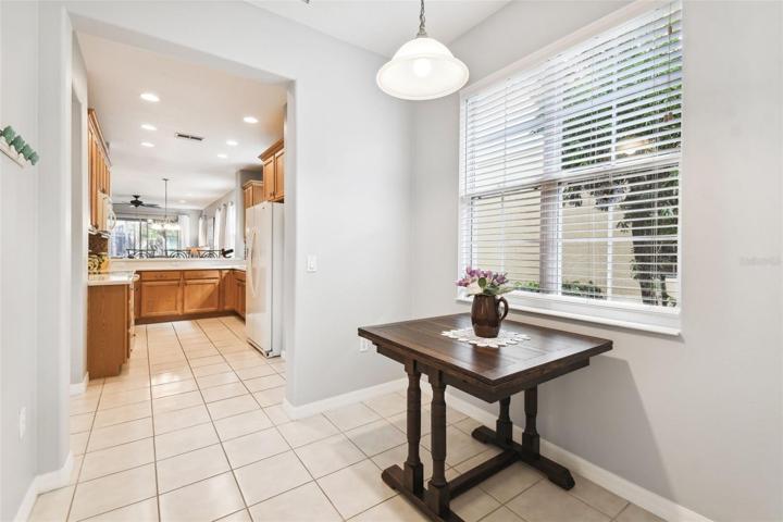 SEPARATE KITCHEN NOOK