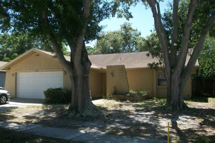 Front View, Neighborhood has Sidewalk.