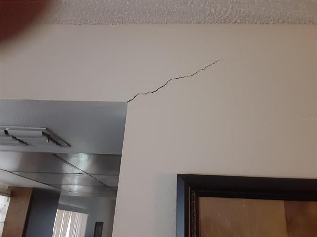 Wall to Kitchen