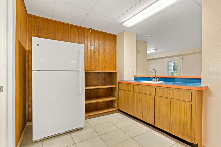 *VIRTUALLY STAGED* BONUS KITCHENETTE ON THE GROUND FLOOR!