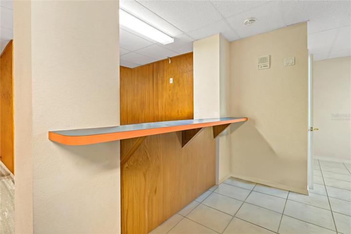 *VIRTUALLY STAGED* SPACE ON THE GROUND FLOOR!