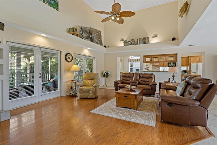 NICE SCREENED IN BALCONY OFF FAMILY ROOM!