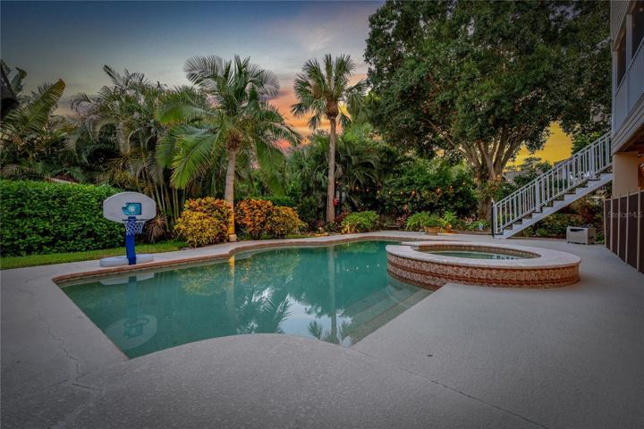 SPACIOUS POOL AND HEATED SPA IN YOUR BACKYARD OASIS!