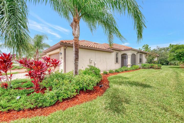 Nice landscaping and mulch.