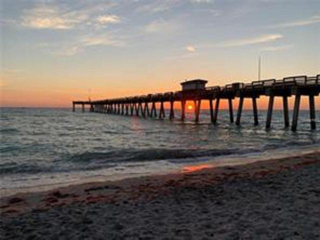 The Pier at Sharky's/Fins