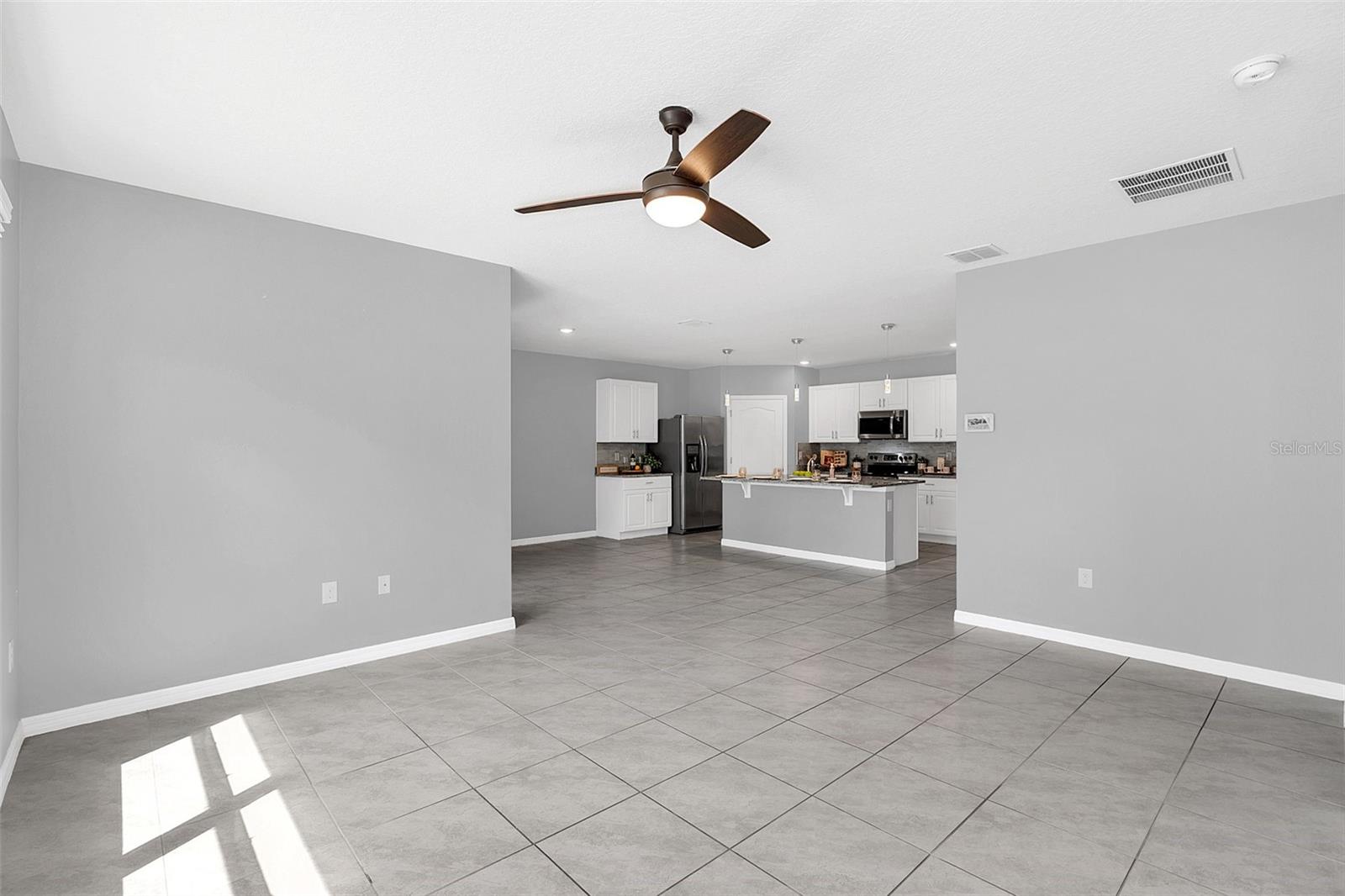 Family room/dining room/kitchen