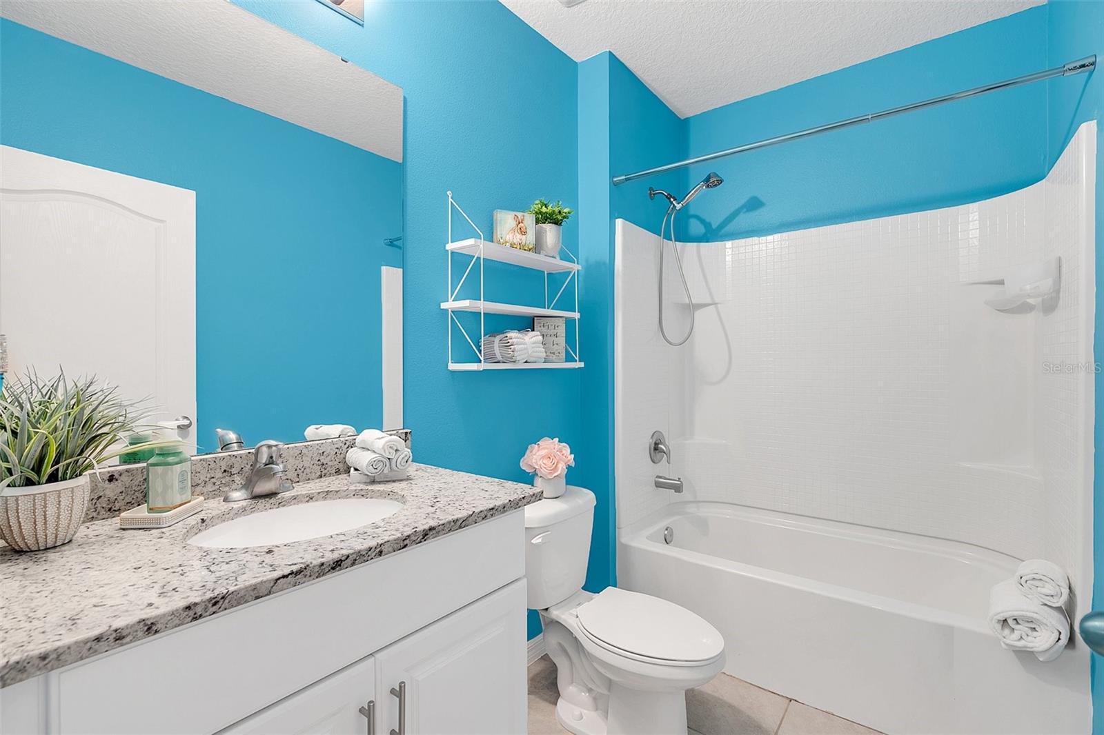 Hall Bath between bedroom #2 &amp; #3