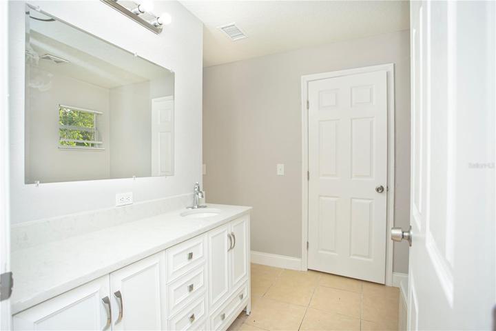 Down stairs En-suit/ guest bath