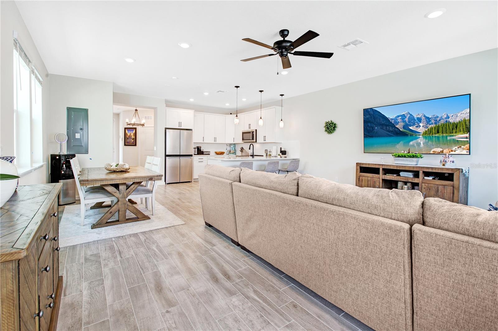 Orlando, Florida 32827, 4 Bedrooms Bedrooms, ,3 BathroomsBathrooms,Residential,For Sale,O6134747