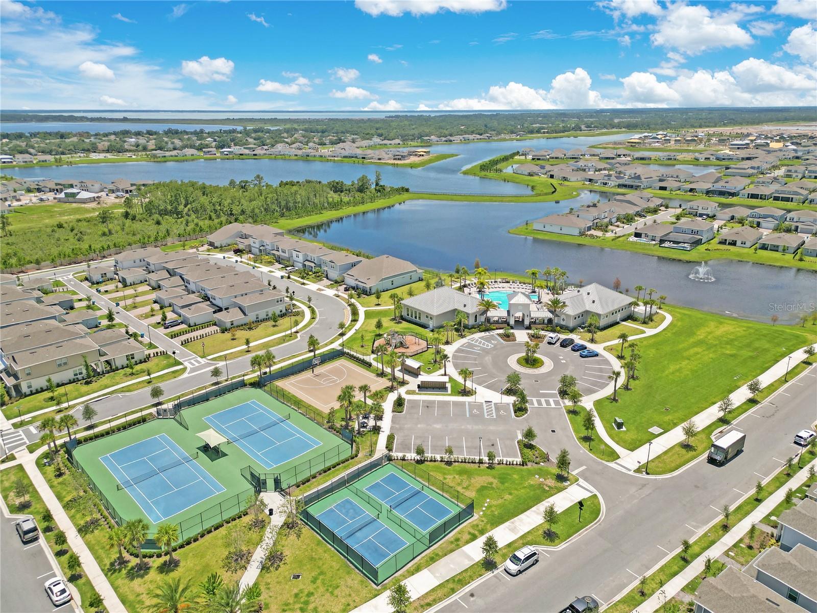 Orlando, Florida 32827, 4 Bedrooms Bedrooms, ,3 BathroomsBathrooms,Residential,For Sale,O6134747