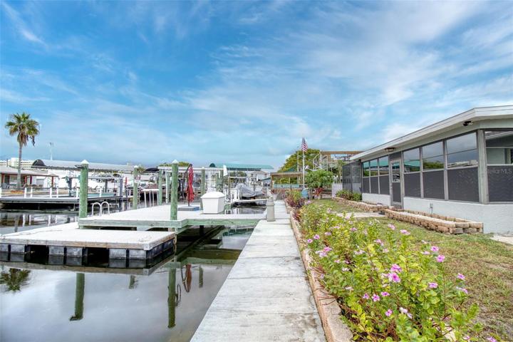 Floating dock & boat lift