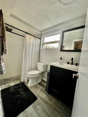 BATH 2 IN DOWNSTAIRS MASTER SUITE