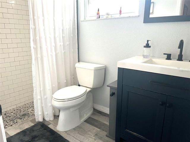 BATH 2 IN DOWNSTAIRS MASTER SUITE