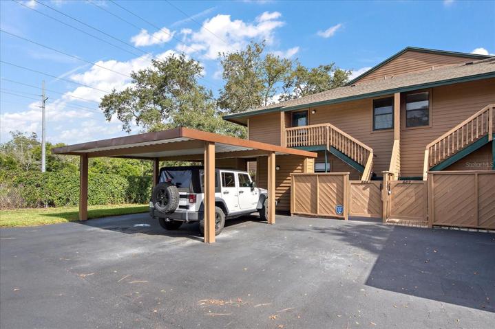 Lovely updated unit w covered parking