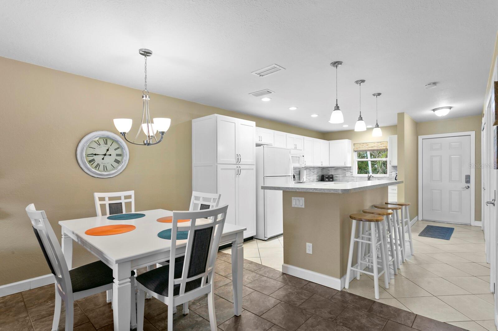 4503 Dining Area