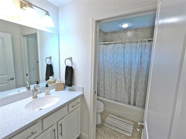 2nd bath with tub/shower