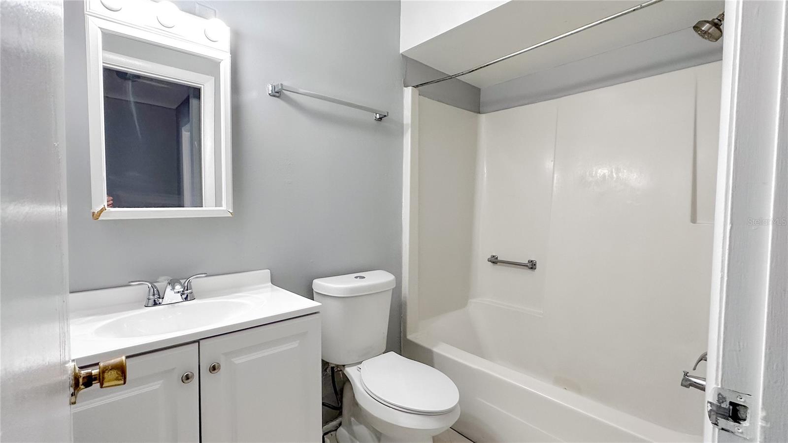 217 Debora Court, Altamonte Springs, Florida 32701, 3 Bedrooms Bedrooms, ,3 BathroomsBathrooms,Residential,For Sale,DEBORA,O6134887