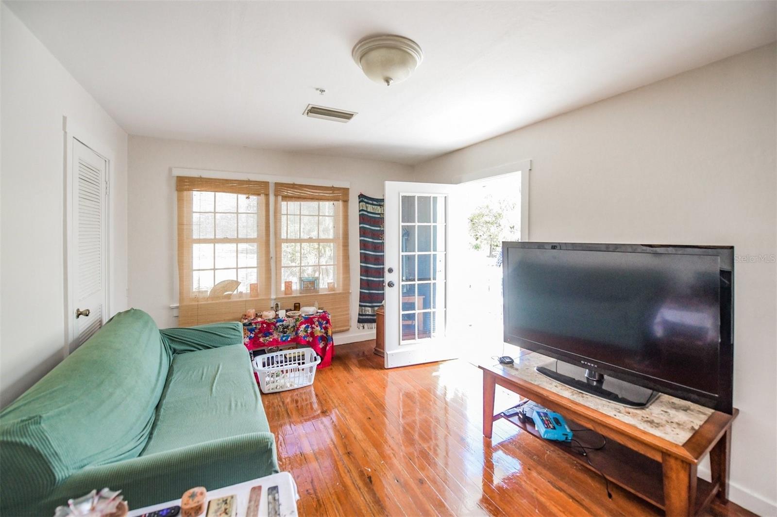 830 Central Avenue, Sarasota, Florida 34236, ,Commercial Sale,For Sale,CENTRAL,D6132038