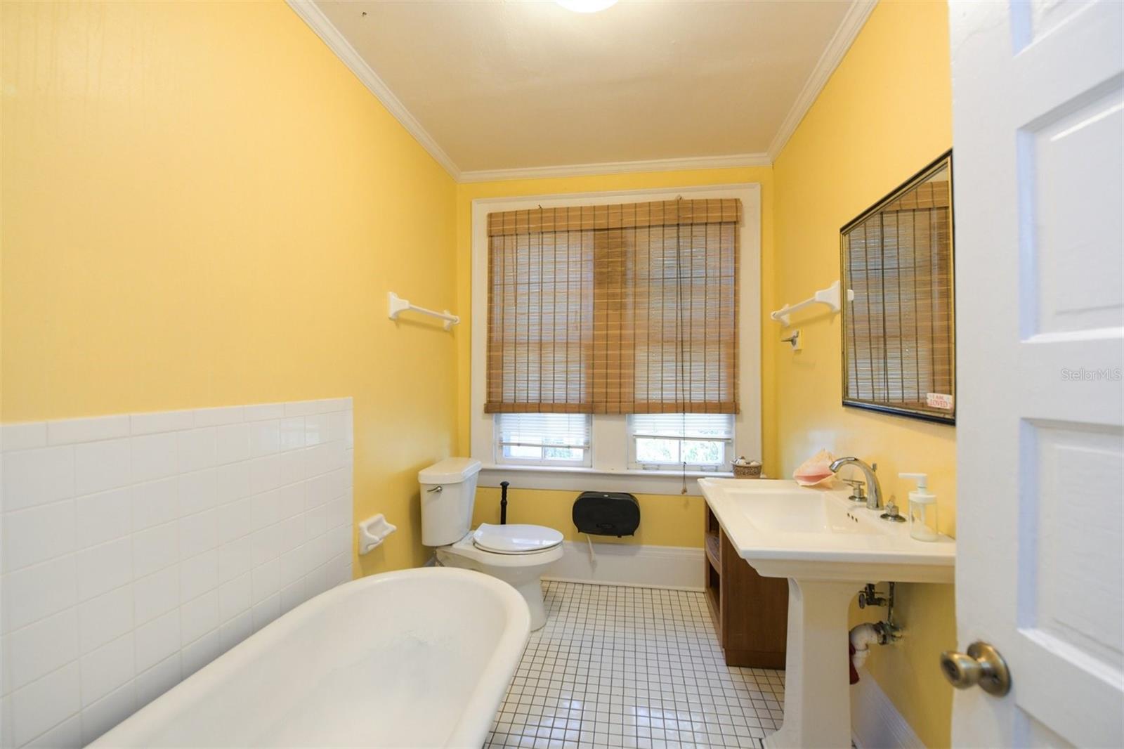 830 Central Avenue, Sarasota, Florida 34236, ,Commercial Sale,For Sale,CENTRAL,D6132038