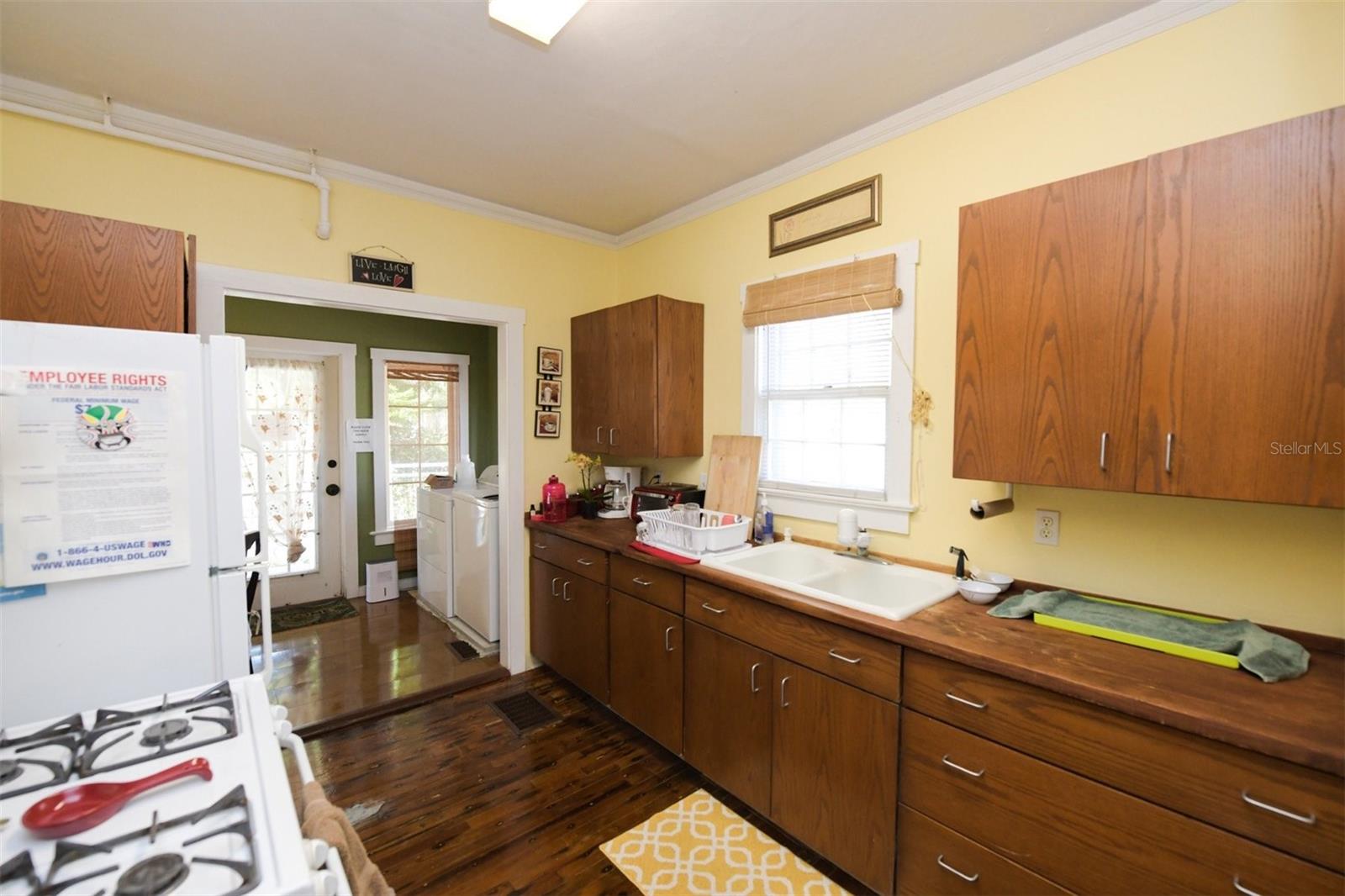 830 Central Avenue, Sarasota, Florida 34236, ,Commercial Sale,For Sale,CENTRAL,D6132038