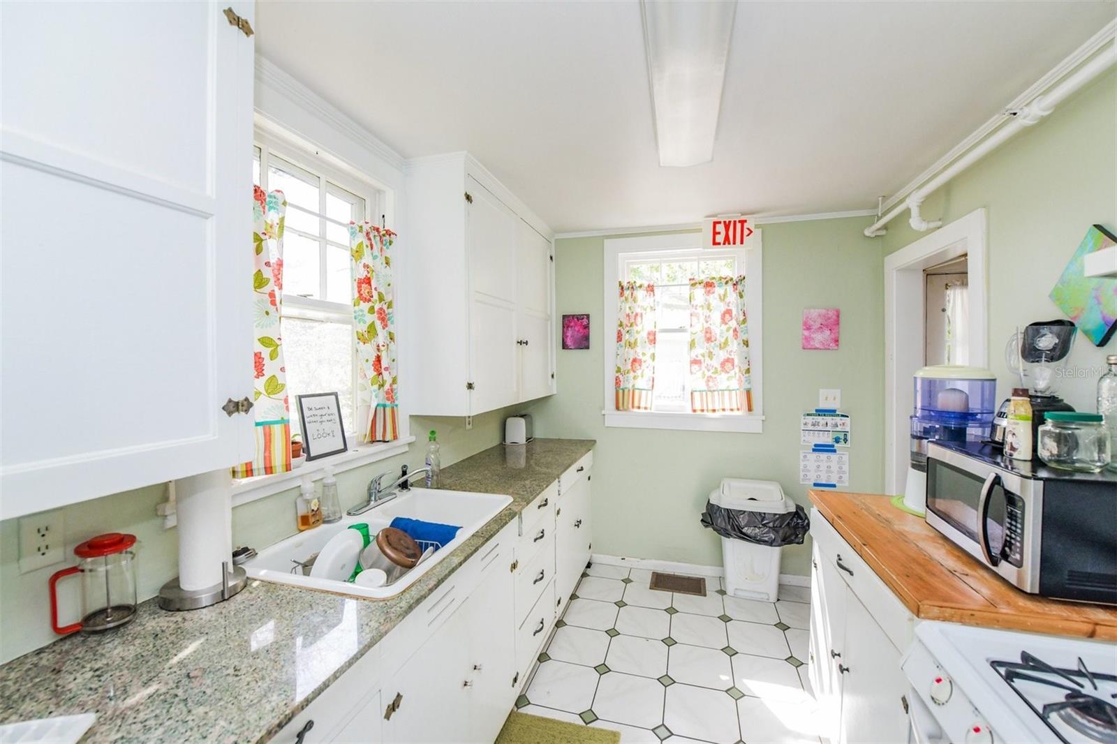 830 Central Avenue, Sarasota, Florida 34236, ,Commercial Sale,For Sale,CENTRAL,D6132038