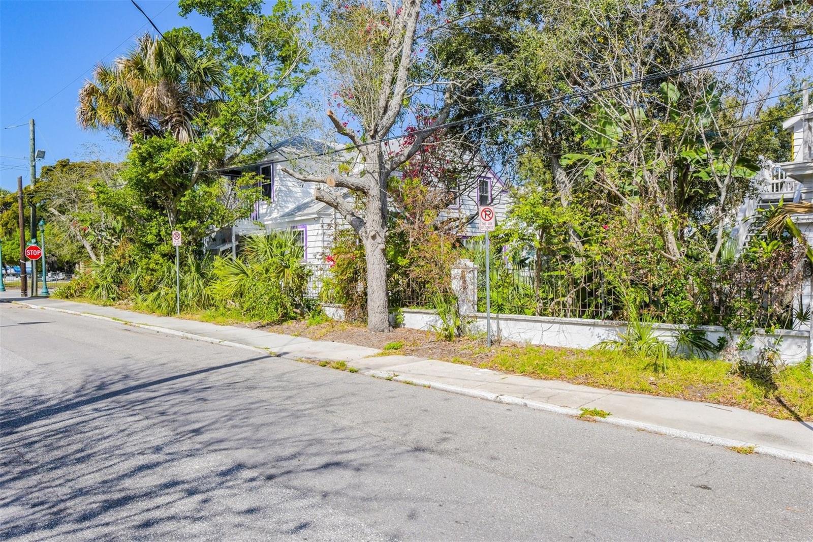 830 Central Avenue, Sarasota, Florida 34236, ,Commercial Sale,For Sale,CENTRAL,D6132038