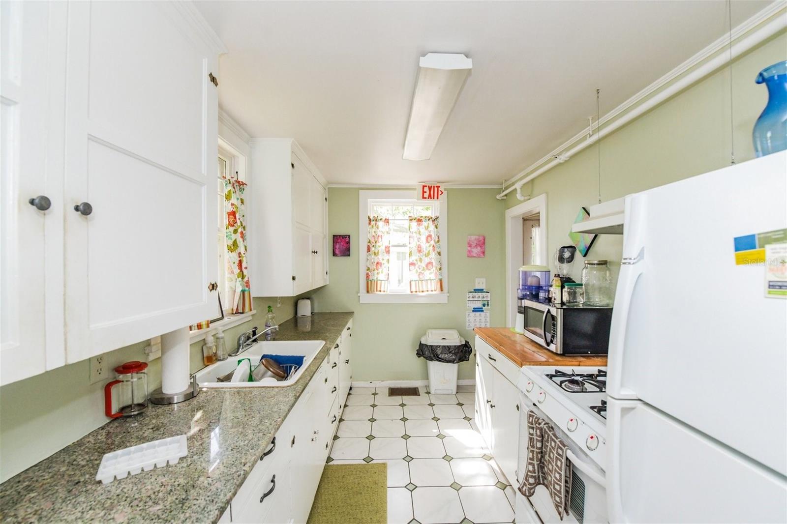 830 Central Avenue, Sarasota, Florida 34236, ,Commercial Sale,For Sale,CENTRAL,D6132038