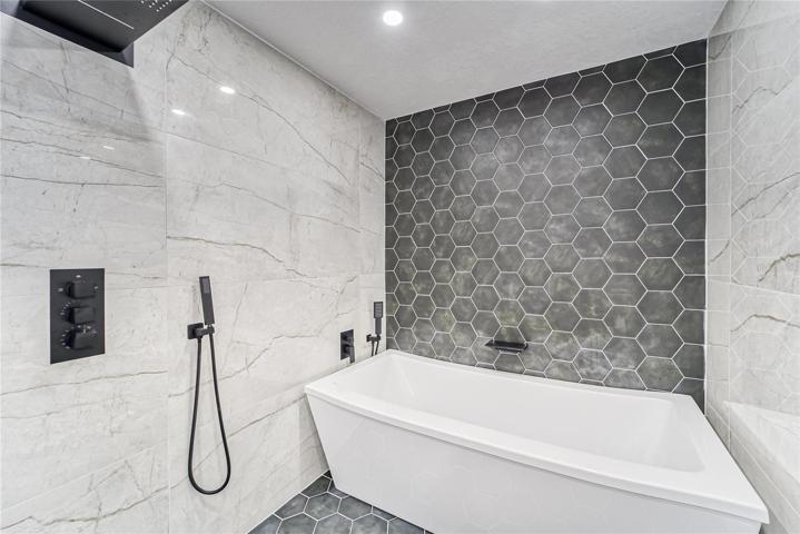 Owner's suite bathroom