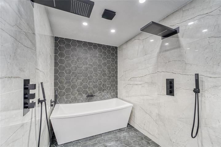 Owner's suite bathroom