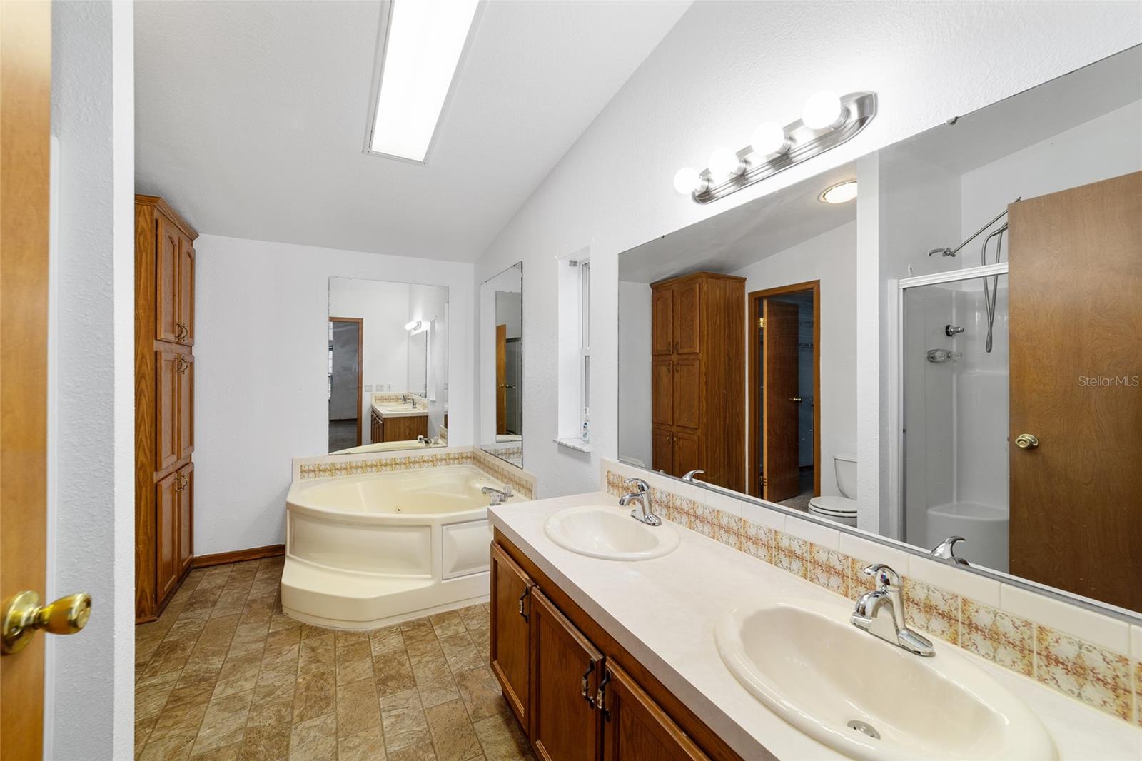 2188 County Road 245d, Oxford, Florida 34484, 3 Bedrooms Bedrooms, ,2 BathroomsBathrooms,Residential,For Sale,COUNTY ROAD 245D,OM663053