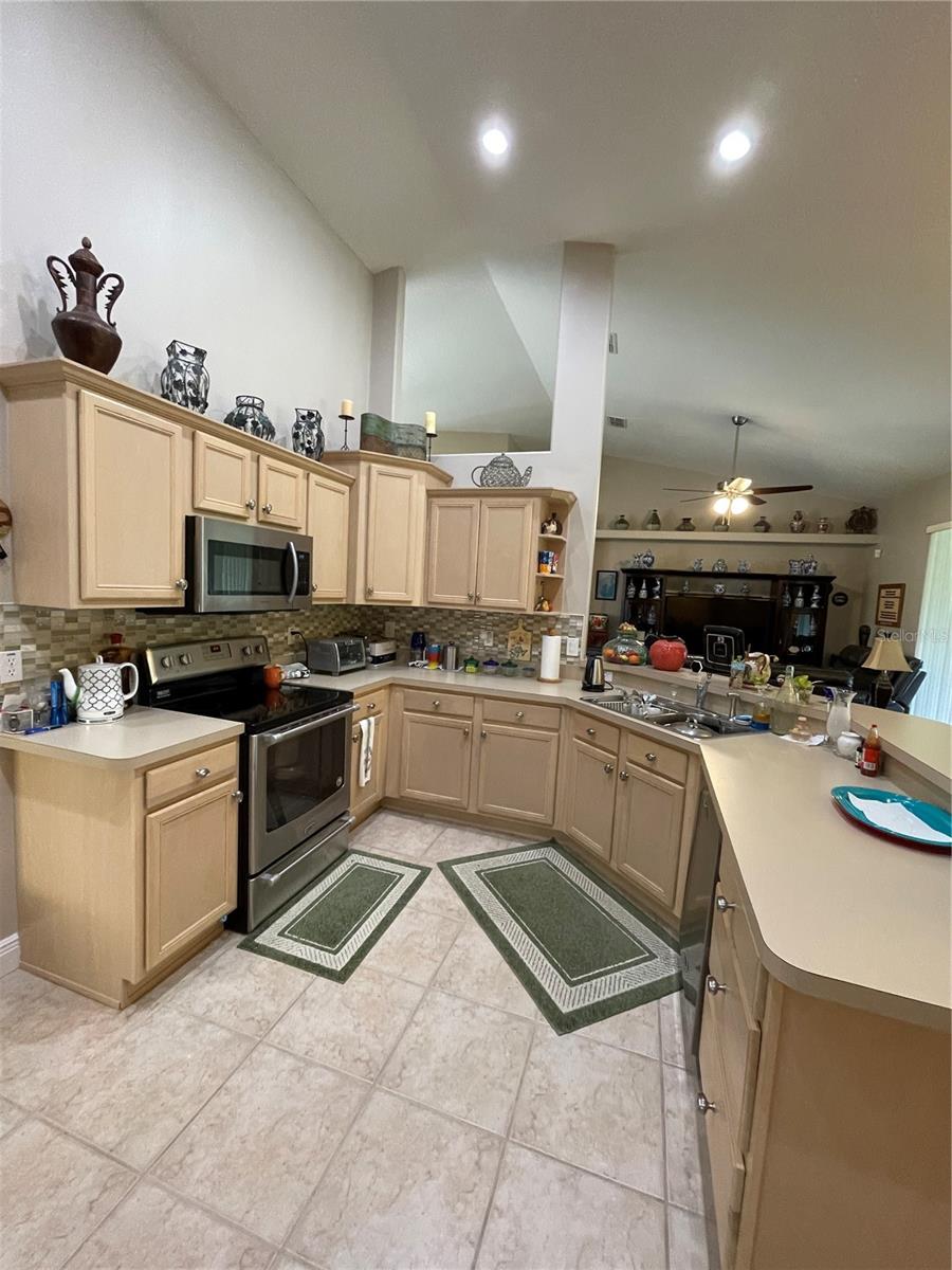 306 Way Point Drive, Groveland, Florida 34736, 3 Bedrooms Bedrooms, ,2 BathroomsBathrooms,Residential,For Sale,WAY POINT,O6135151