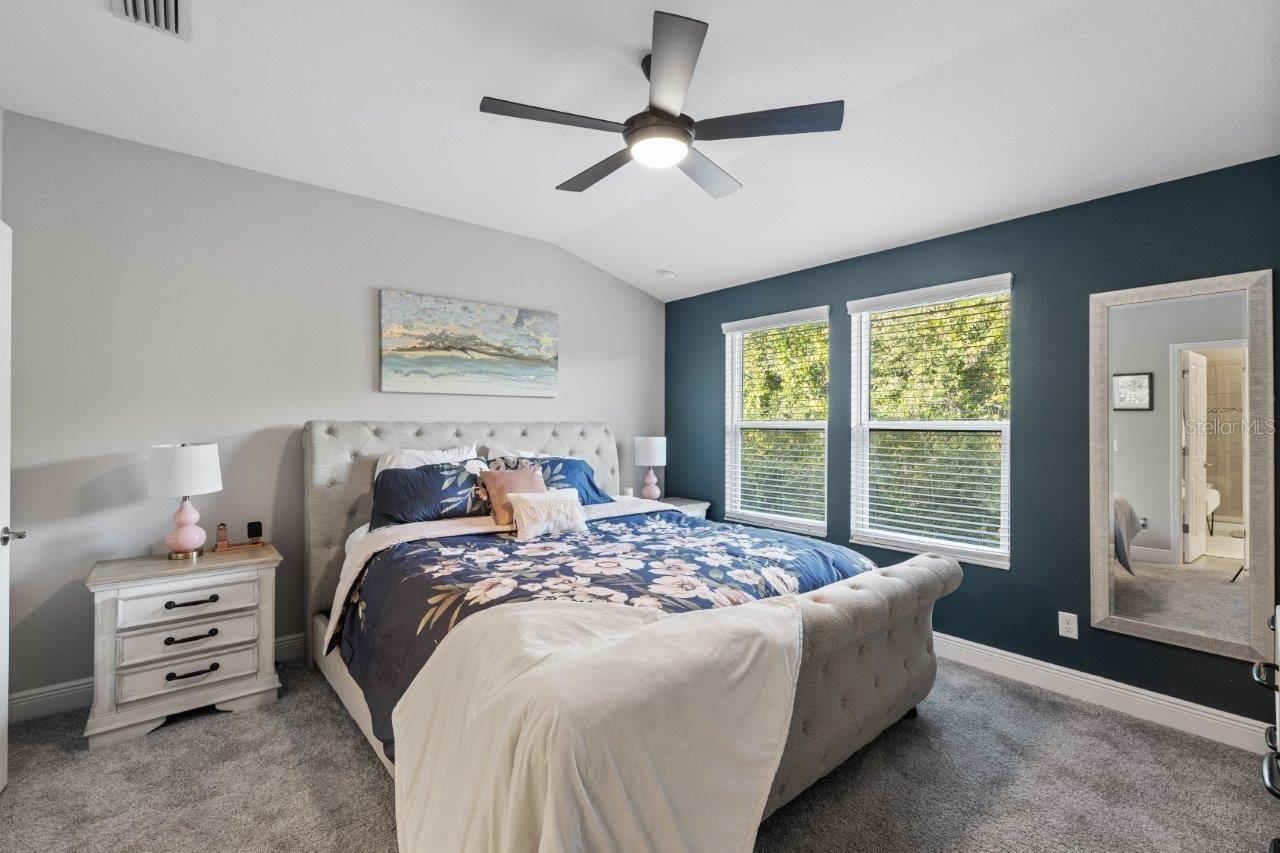 Owners suite featuring an en-suite bathroom and walk-in closet