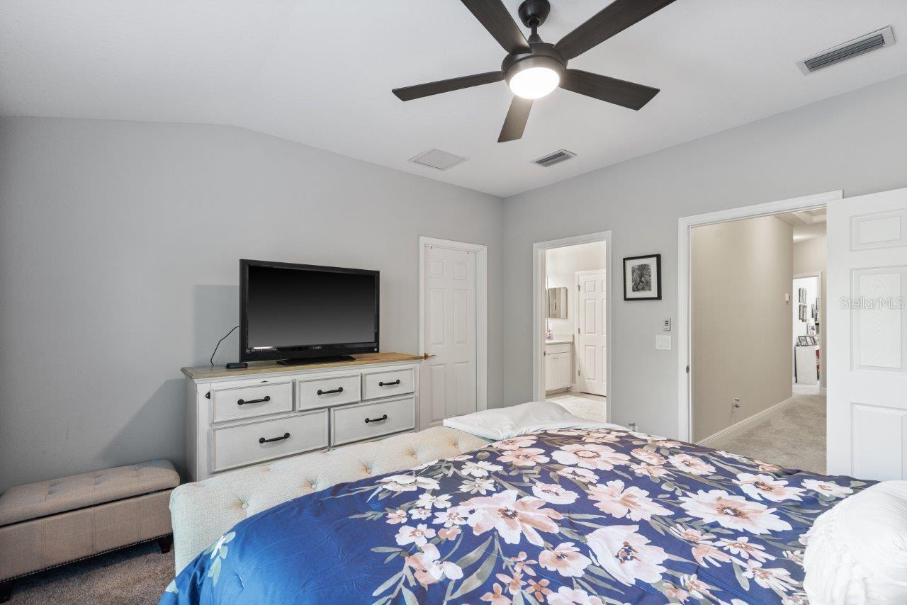 Owners suite featuring an en-suite bathroom and walk-in closet