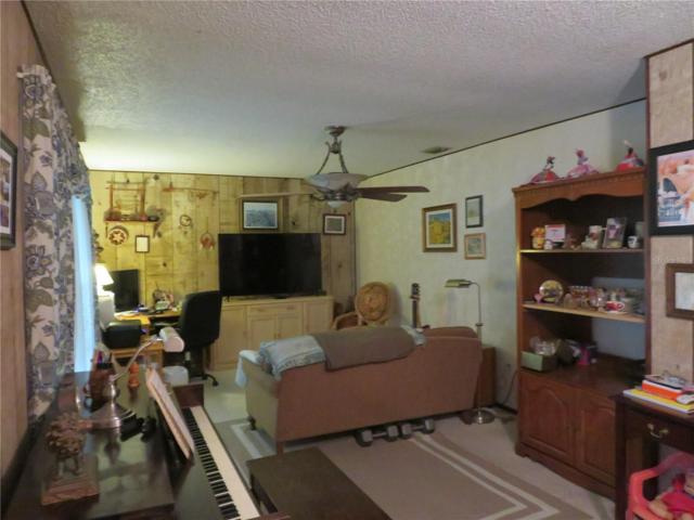 Linving Room/Den