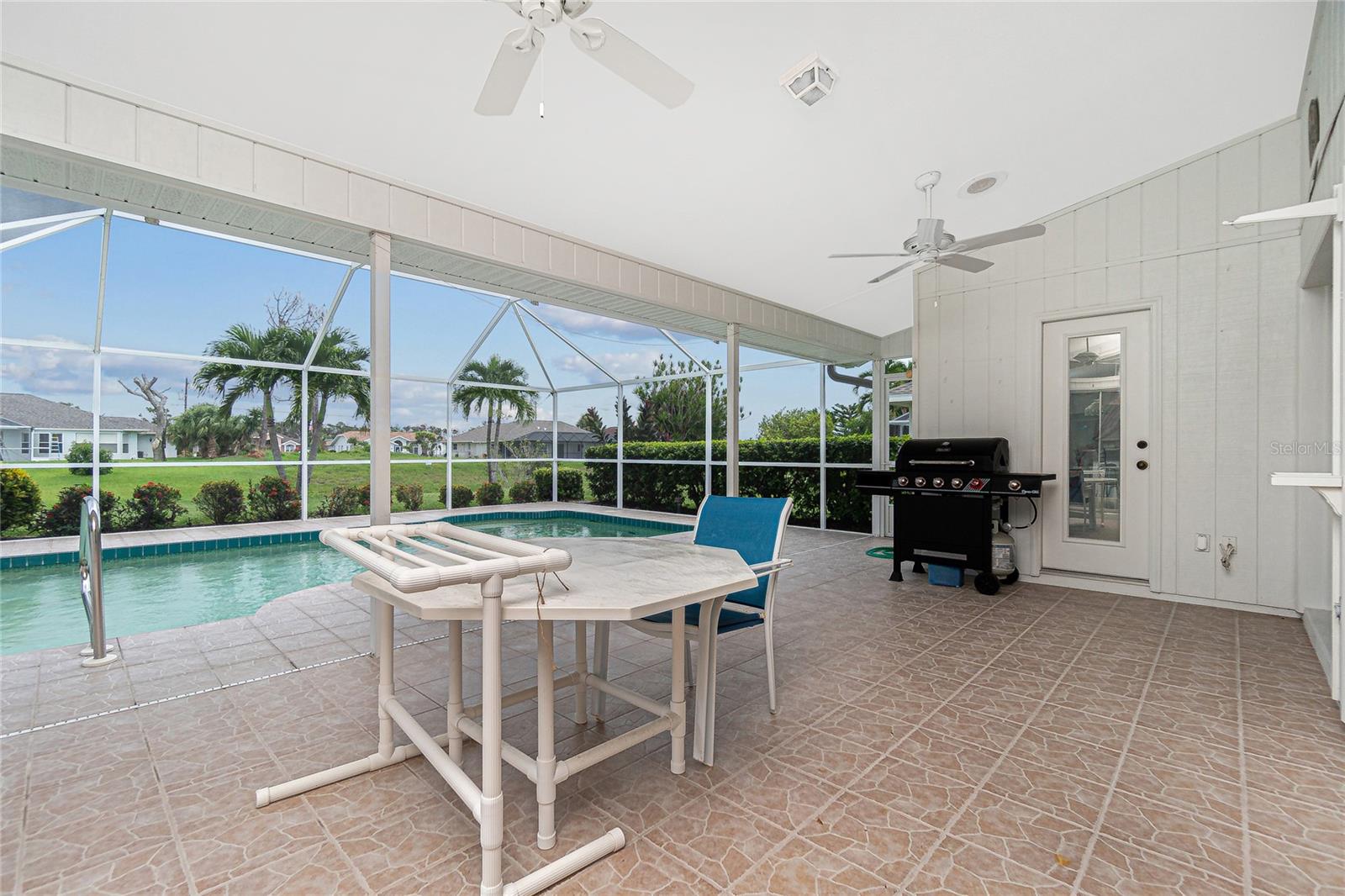 The lanai has tiled flooring, two ceiling fans and a lovely high ceiling.