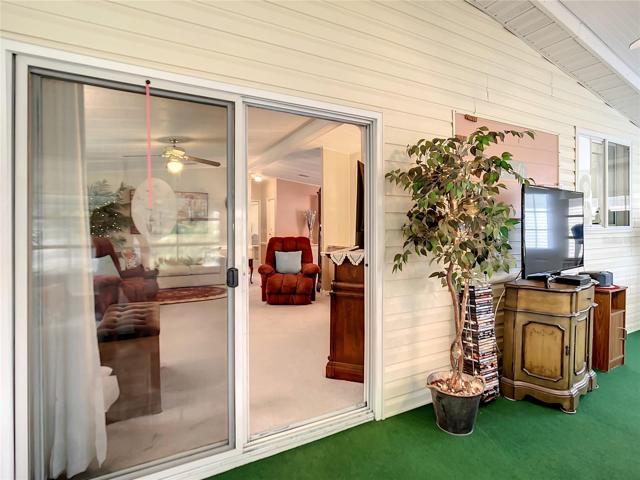Sliding door between the Florida room and living room