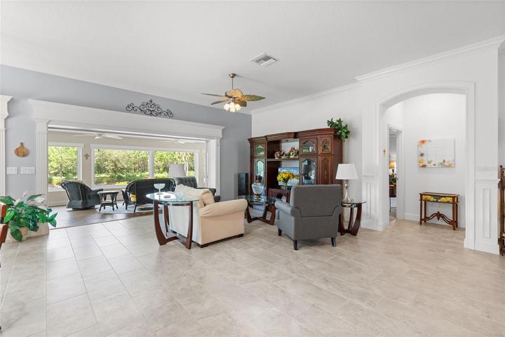 OPEN FLOORPLAN