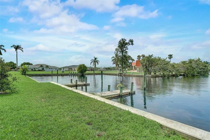 Large riverside garden - 53' river frontage..