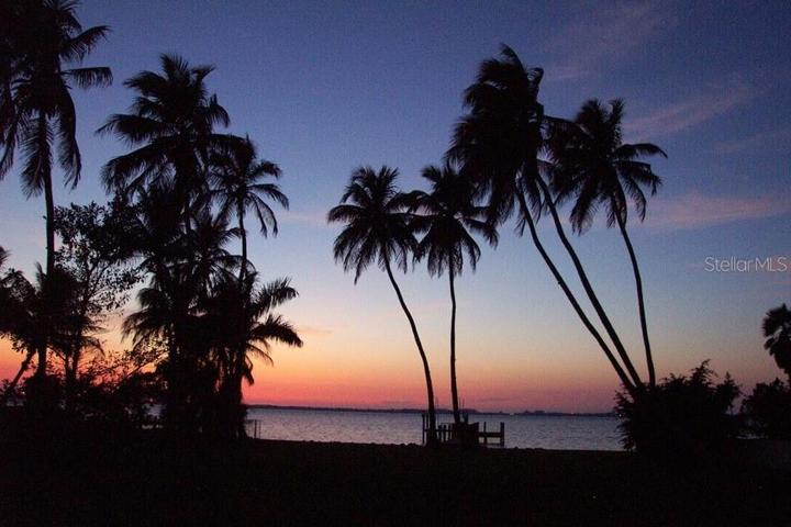 A Caloosahatchee River sunset...