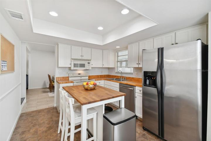 Kitchen (Island Stays)