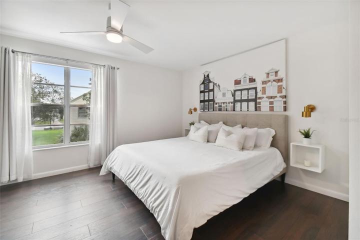 Master Bedroom (Upstairs)