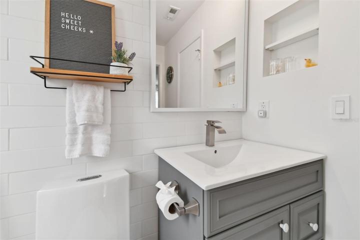 Bathroom (Upstairs)