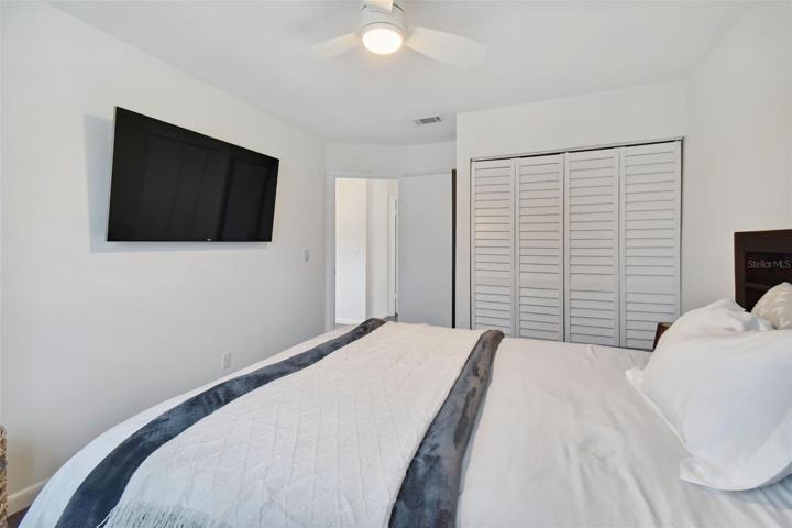 Bedroom 2 (Upstairs)