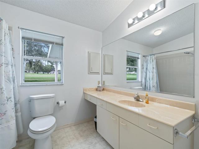 2nd Bath room