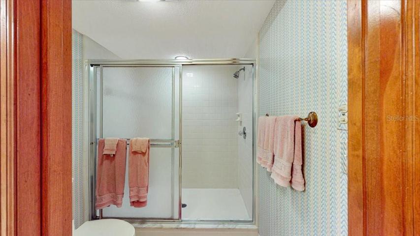 Full and large stand up shower