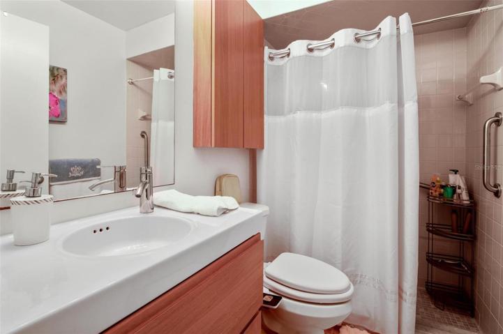 The main bathroom with a walk-in shower
