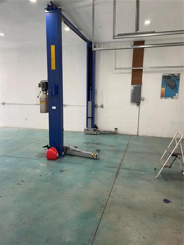 10,000 lb. Car lift